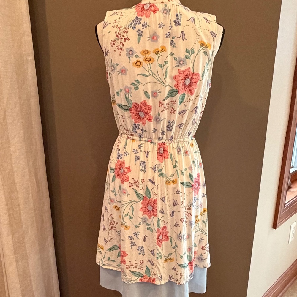 Old Navy Floral Sleeveless Dress, Gathered Waist, Sheer Hem, V-Neck, Size Medium - Picture 3 of 13
